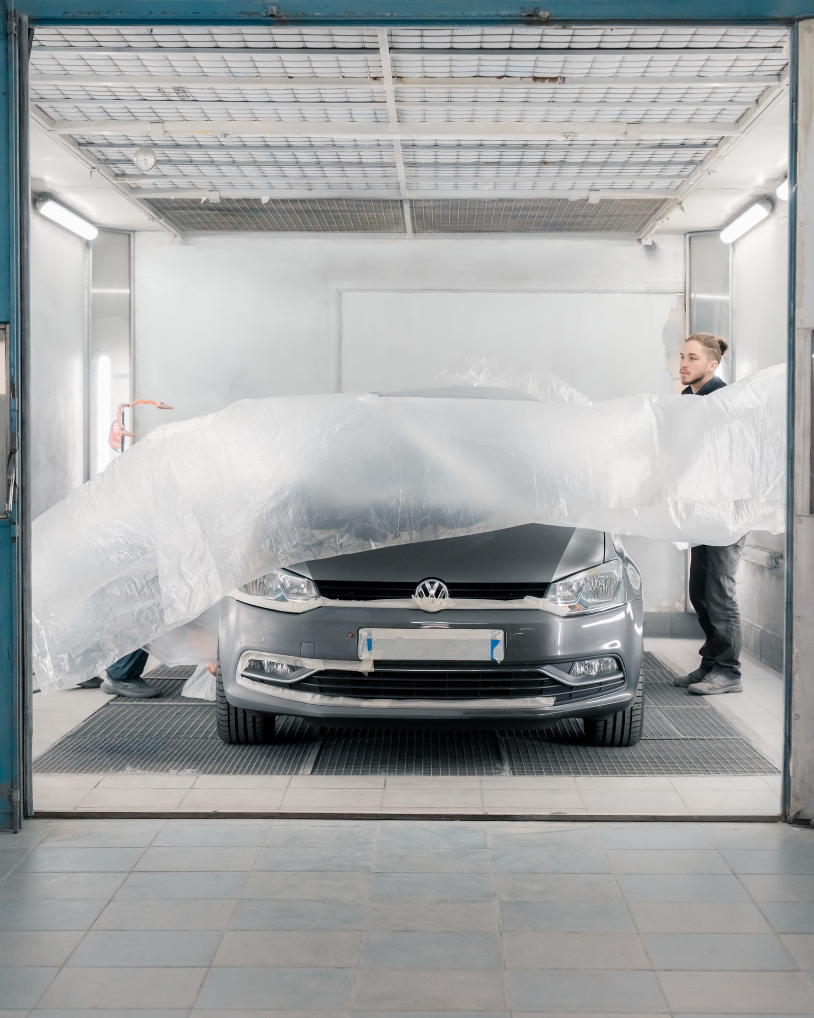 Cabine de peinture — mise en apprêt VW
